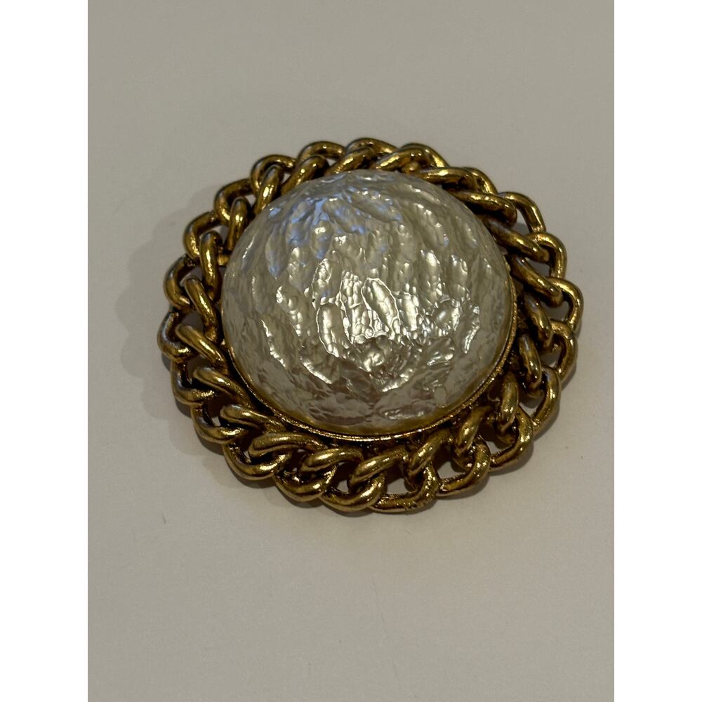 Vintage 1960’s Sarah Coventry Baroque Goddess Gold Tone Faux Pearl Brooch